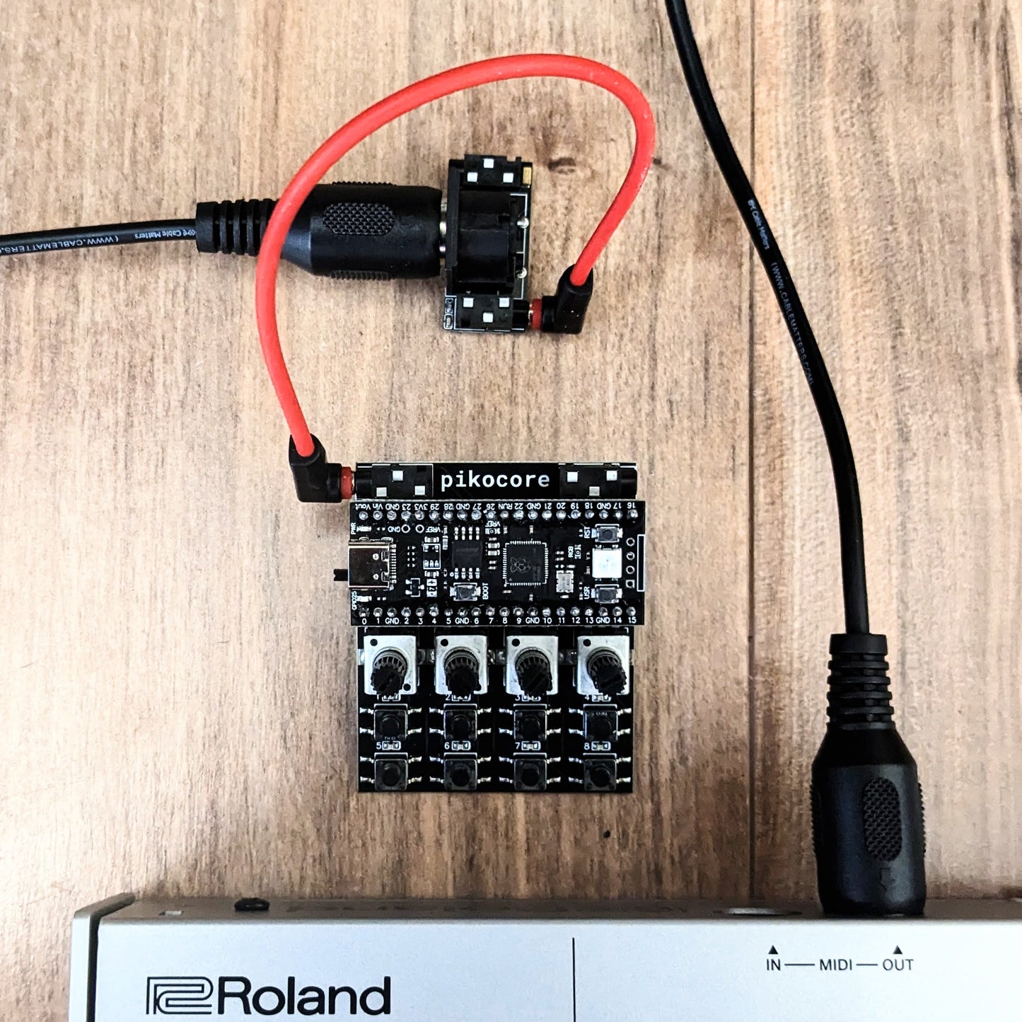 pikocore being synced using the passive itty bitty midi (cables, pikocore, and other synths not included)